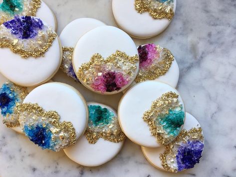 Sweet Treats By Alicia on Instagram: “A little bit of sparkle as we head into the weekend ✨💎 . . . . . #sweettreatsbyalicia #sweettreats #thebakefeed #northvancouver #vancouver…” Geode Cake, Month Of April, Chocolate Covered Treats, Cookie Inspiration, Cookie Icing, Cake Tasting, Chocolate Covered Oreos, Special Cake, Birthday Food