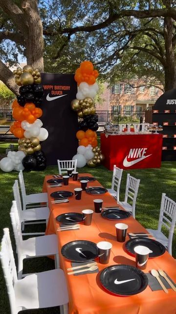 Sneaker Theme Baby Shower Ideas, Born 2 Ball Birthday Party Decorations, 12 Year Boy Birthday Party Ideas, 10th Birthday Ideas For Boys, Born Two Ball Birthday, Born 2 Ball Birthday Party, 10th Birthday Boy Party Themes, Nike Boxes, Basketball Backdrop