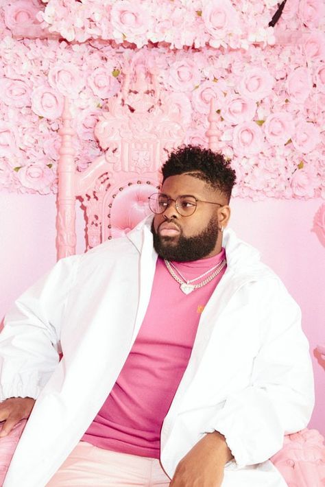 Pink Sweat$  Pink Sweat$-Honesty  R&B Sweat Quotes, Room Wallpaper Ideas, Pink Singer, Classic Pictures, Pink Sweat, Pictures Of Celebrities, Male Artists, Pink Sweats, Male Singers