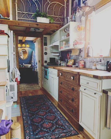 Tiny House On Wheels Interior, Cottagecore Tiny House, Tiny Home Cost, Cargo Home, House Community, Tiny House Big Living, Tiny House Camper, Diy Tiny House, House Big