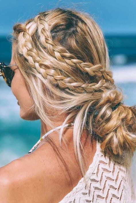 Our ideas of summer hairstyles will save you from hot weather, humidity, and frizz. We have styling options for long hair and medium hair. Bandana Bayi, Pool Hairstyles, Summer Hairstyles For Medium Hair, Easy Summer Hairstyles, Long Blonde, Beach Hair, Hair Dos, Braid Styles, Diy Hairstyles