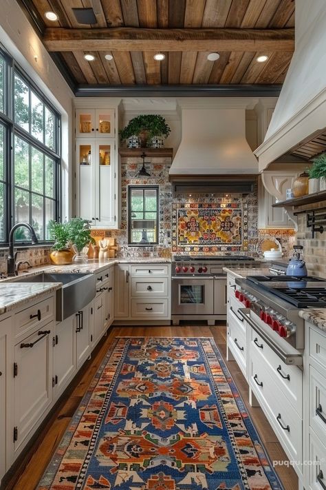 A Guide to Designing Your Dream Spanish-Style Kitchen - Puqqu Old Spanish Homes Interior, Classic Style Kitchen Design, Spanish Style California Home, Spanish Apartment Decor, Spanish Themed House, Traditional Interior Design Kitchen, Portuguese Tile Kitchen, Mexican Inspired Kitchen Hacienda Style, Medeteranian Kitchen