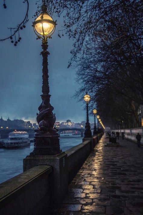 Landscaping Edging, London Street Photography, Perjalanan Kota, London Aesthetic, Beauty Places, London Photography, London Street, City Photography, Night Aesthetic