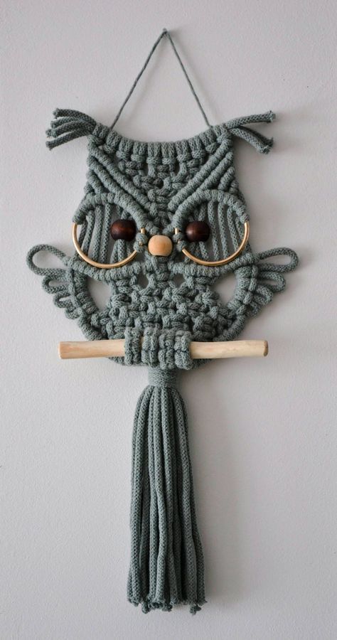 Little Laurel color cute and funny macrame owl with glasses wall hanging, Baby room Boho macrame wall decoration This macramé owl on the wall is such a cute little addition to any room! It adds lots of texture, made from 100% cotton braided cord.  The macramé owl also has two finished beads as eyes and also 'glasses', and this gives it an extra cute touch. The owl looks so clever and cute! Perfect addition to a nursery or kid's room. I really love this wall hanging, and I hope you do too!  Size: Baby Room Boho, Owl With Glasses, Owl Tutorial, Boho Baby Room, Free Macrame Patterns, Colorful Wall Hanging, Smart Baby, Knitted Toys Free Patterns, Makramee Diy