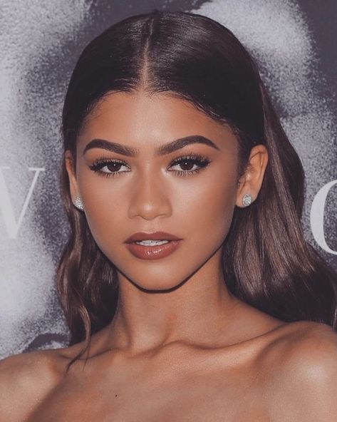 Zendaya Makeup, Makeup Tips For Brown Eyes, Hollaback Girl, Classic Updo, Event Makeup, Best Makeup Tips, Top Hairstyles, Fancy Makeup, Zendaya Coleman