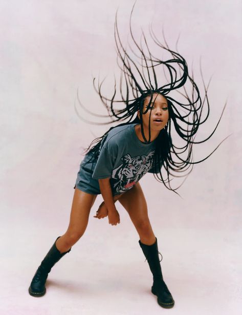 Willow Smith Empathogen, Dynamic Fashion Poses, Dynamic Photoshoot, Rockstar Poses, Rockstar Photoshoot, Dance Editorial, 70s Editorial, Dynamic Poses Reference, Dance Shoot