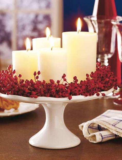 12 beautiful Thanksgiving centerpieces Drawing Christmas, Christmas Decorating Ideas, Tree Themes, Christmas Table Centerpieces, Red White Christmas, Dollar Store Christmas, Christmas Centerpieces Diy, White Christmas Decor, Thanksgiving Table Decorations