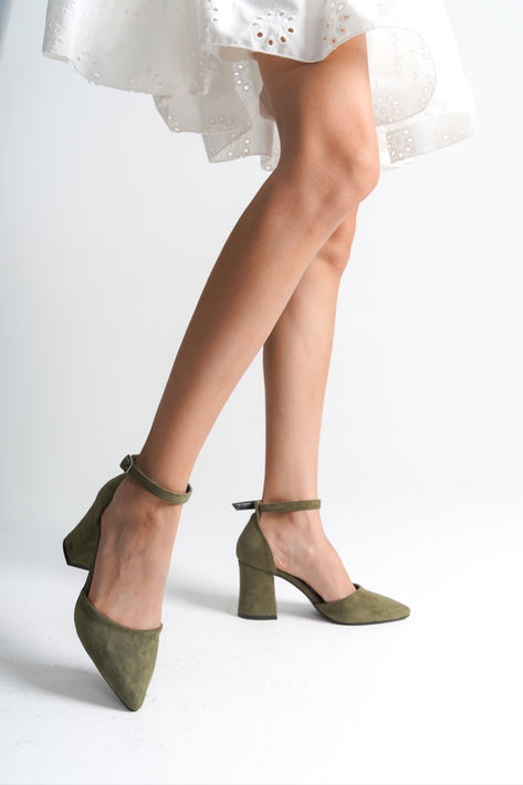 SAGE GREEN SUEDE SHOES, GREEN WEDDING SHOES, SAGE GREEN SHOES, GREEN HIGH HEELS, GREEN SUEDE HEELS, GREEN BRIDAL SHOES, GREEN BLOCK HEELS

As Eleanor Louise, we stand out with our Green heeled shoes that combine style and comfort. Specifically designed for brides, these shoes are crafted with high-quality materials.
• Completing your style and boosting your confidence is the most elegant way! Green Suede 3.15-inch (8 cm) high-heeled shoes offer elegance and chicness with every step. Boho Wedding Shoes Bridesmaid, Green Shoes Wedding, Sage Green Shoes, Shoes Sage Green, Green Block Heels, Green Bridal Shoes, Closed Toed Heels, Wedding Shoes Green, Bridal Shoes Green