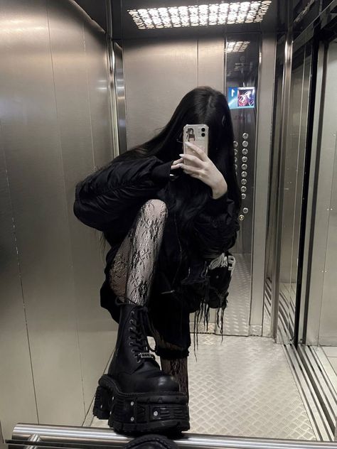 New Rock Boots, Rock Boots, Alt Girls, Dark Look, Emo Outfits, New Rock, Long Black Hair, Women's Casual Style, Alternative Outfits