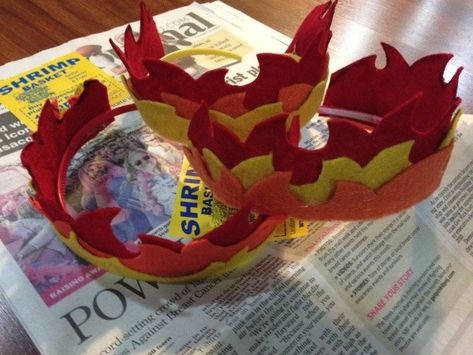 Hunger Games Crafts, Fire Crown, Hunger Games Party, Campfire Games, Watching A Movie, Hunger Games Movies, Let The Games Begin, What Time Is It, Diy Crown