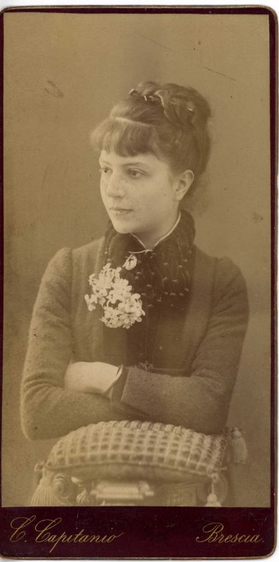 Young woman with braided bun, ca. 1880s 1880s Hairstyles, 1880s Hair, 1890s Hair, Western Hair, Victorian Hair, 1880s Fashion, Early 20s, Cabinet Cards, Victorian Hairstyles