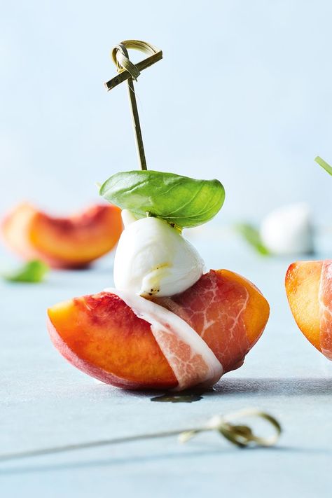 A peach wedge wrapped in prosciutto with a skewer in it that has bocconcini and basil on it Starters Recipes Christmas, Peach Prosciutto, Sugar Ham, Christmas Starters, Basil Leaf, Peach Recipe, Starters Recipes, Buying Groceries, Peaches