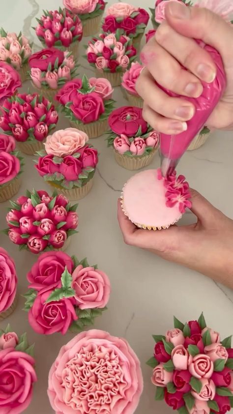 @decorelement • Instagram photos and videos Floral Birthday Cupcakes, Floral Cookies, Anime Foods, Floral Cupcakes, Cake Inspo, Cake Business, Floral Birthday, Wedding Hall, Cake Cake