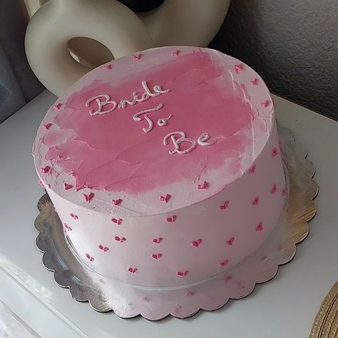 BRIDE TO BE #bride #bridetobe #bridecake #bridestyle Bridal To Be Decorations, Bridal To Be Cake, Bride To Be Cake Design, Simple Bride To Be Cake, Bride Shower Cake, Bride To Be Cakes Ideas, Bride To Be Cake, Bride To Be Decorations, Bride Cake