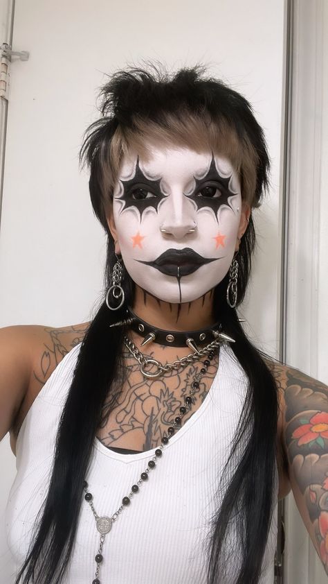 Alt Goth Makeup, Gothic Make Up, Cute Clown Makeup, Goth Make Up, Clown Cosplay, Goth Eye Makeup, Hair References, Metal Goth, Funky Makeup