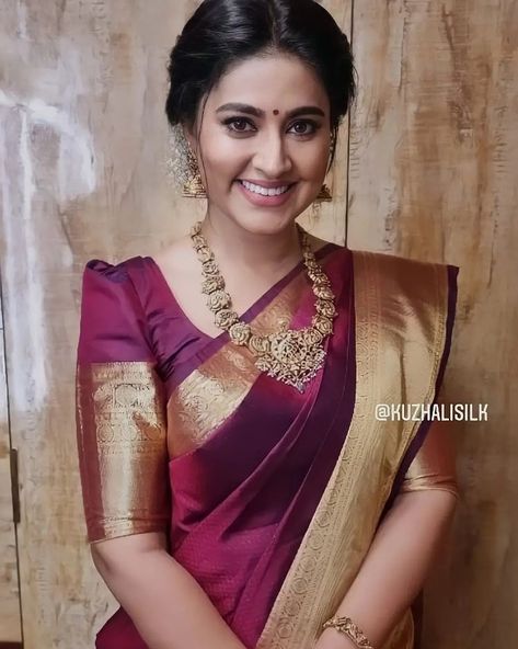 Blouse Design Front And Back, Pattu Blouse Design Models, Simple Silk Saree, Silk Saree Blouse Design, Sneha Prasanna, Simple Saree Blouse Designs, Saree Blouse Design, Cotton Blouse Design, Mangalsutra Design