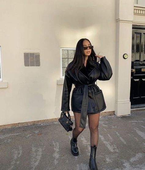 black leather jacket woman Fancy Outfit, Black Angel, Wardrobe Inspiration, Looks Black, Outfit Inspo Fall, Fancy Outfits, Fall Fashion Outfits, Looks Style, Winter Fashion Outfits