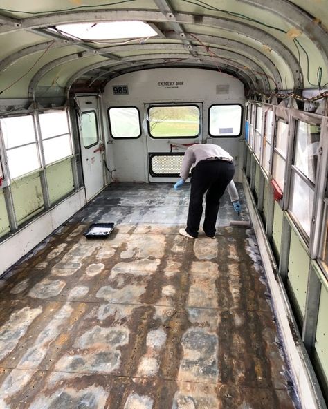 Bus Sekolah, Bus Remodel, Bus Rv Conversion, Skoolie Conversion, School Bus Tiny House, School Bus Camper, School Bus House, Converted School Bus, Converted Bus