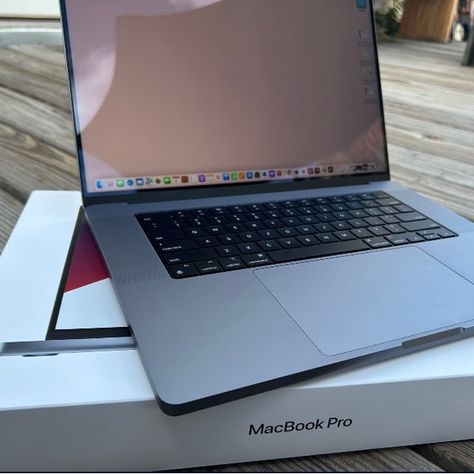 Apple MacBook Pro (2022 M2) Macbook Pro 2022, Macbook Pro M2, Apple Gadgets Iphone, Youtube Aesthetic, Apple Gadgets, All Apple Products, Magic Keyboard, Apple Technology, Macbook Pro 13 Inch