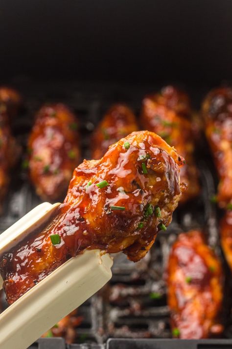 This is the best Air Fryer BBQ Chicken Wings recipe! It's so quick and easy to make air fryer bbq chicken wings with minimal prep and under 30 minutes of cooking time. Crispy chicken wings slathered in your favorite BBQ sauce are the perfect game-day snack, appetizer, or family meal. Air fryer wings are healthier alternative to the traditional deep-fried method and can be customized with different sauce and seasonings to suit your taste. #airfryer #bbqchickenwings #airfryerwings Egg Recipes For Lunch, Air Fryer Bbq Chicken, Air Fryer Recipes Chicken Wings, Bbq Chicken Wings Recipe, Weight Watchers Crock Pot Recipes, Air Fryer Wings, Vegetarian Slow Cooker Recipes, The Best Air Fryer, Bbq Chicken Wings