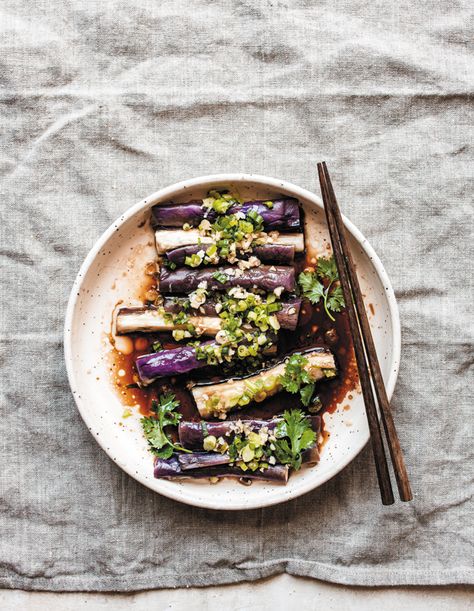 Ways To Cook Eggplant, Steamed Eggplant, Chinese Dishes Recipes, Traditional Chinese Food, Chinese New Year Food, Eggplant Recipe, New Year's Food, Healthy Summer Recipes, Eggplant Recipes