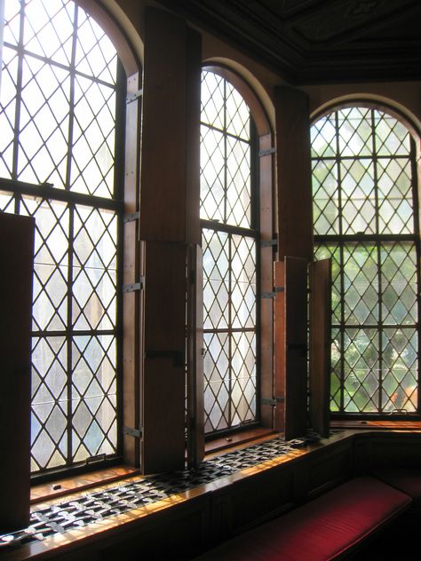 Diamond Windows, Homes Aesthetic, Tudor Decor, Tudor Design, Castle Window, Gothic Window, Victorian Windows, Door Grill, Lead Windows