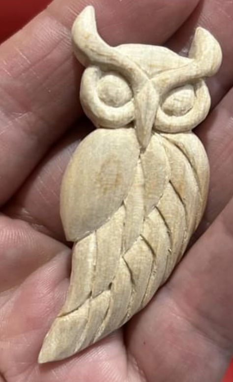 Small Carving Ideas, Bone Carver, Handmade Wood Crafts, Wood Yard Art, Woodworking Shop Projects, Dremel Wood Carving, Bear Carving, Woodworking Inspiration, Chip Carving