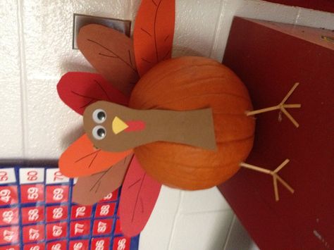 Turn your pumpkin into a turkey! Giant Turkey Craft, Pumpkin Turkeys, Cardboard Turkey, Pumpkin Idea, Crafts Thanksgiving, Thanksgiving Activities Preschool, Thanksgiving Pumpkins, Turkey Holiday, Pumpkin Carving Designs