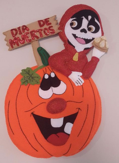 Moldes Halloween, Spooky Ideas, Wreath Attachments, Dia De Muertos, Coco, Felt, Angel, Halloween