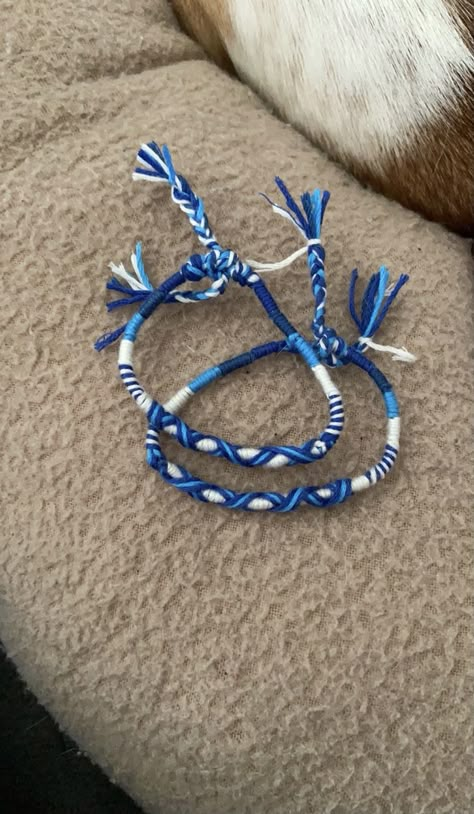 Bracelet brésilien : rond Summer Friendship Bracelets Aesthetic, Bracelet Summer Ideas, Braiding Bracelets Diy, Summer Bracelets Patterns, Bracelet String Ideas, Bracelet Patterns For Men, Bracelet Bresilien Simple, Summer Bracelets Ideas, Summer Bracelet Patterns