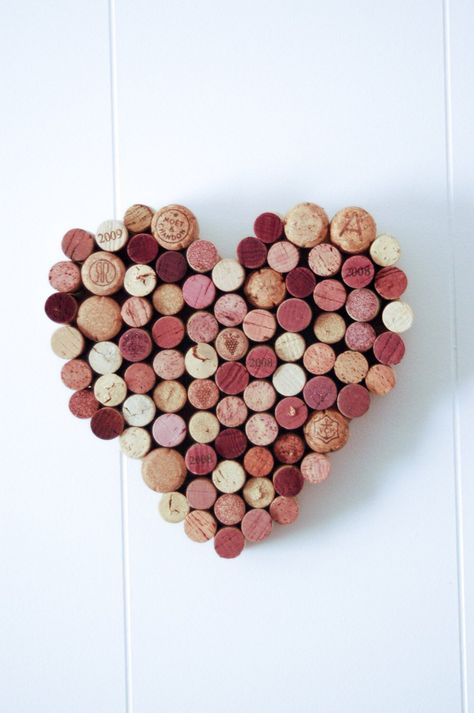 Cork Hearts, Wine Cork Heart, Cork Heart, Cork Letters, Wine Cork Board, Cork Diy Projects, Upcycled Wine Corks, Cork Crafts Christmas, Wine Cork Diy Crafts