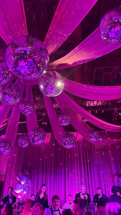 Party Centerpiece Ideas Diy, Party Centerpiece Ideas, 80s Prom Party, Prom Birthday Party, Purple Lights, Sweet Sixteen Birthday Party Ideas, Disco Birthday Party, Sweet 16 Themes, Disco Party Decorations