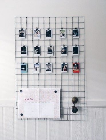 Make Your Own Polaroid Photo Display with These 85 Ideas - Matchness.com Photo Display Bedroom, Polaroid Photo Display, Polaroid Room, Polaroid Wall Decor, Polaroid Display, Decorative Shelves, Interior Industrial, Polaroid Wall, Photo Polaroid