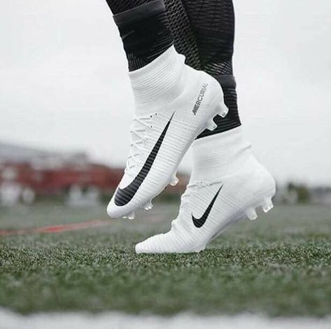 See the best lacrosse cleats and more at OneHeartLacrosse.com Kasut Nike, Cool Football Boots, Stay Frosty, Girls Soccer Cleats, Best Soccer Shoes, Nike Soccer Shoes, Nike Football Boots, Soccer Photography, Nike Cleats