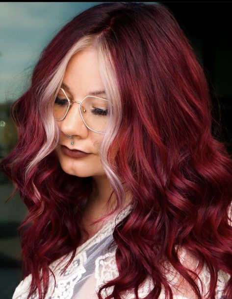 Red Hair Ideas, Deep Red Hair, Red Hair With Blonde Highlights, Red Hair Looks, Red Hair With Highlights, Red Hair Inspiration, Cherry Red Hair, Magenta Hair, Split Dyed Hair