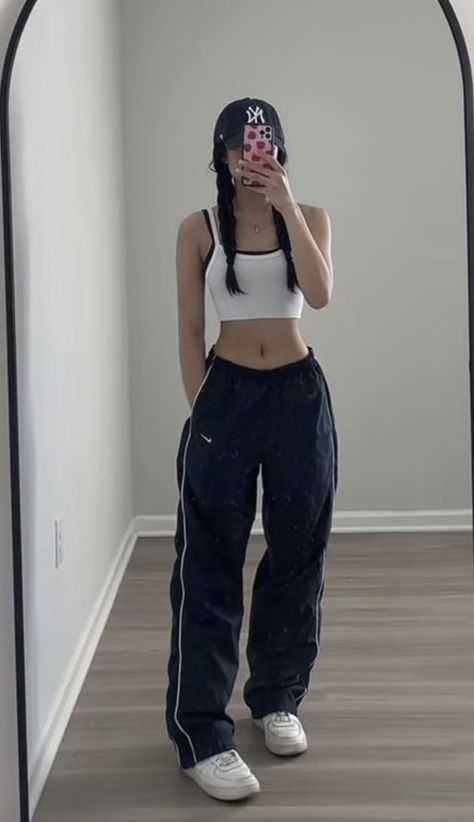 Pakaian Hipster, Track Pants Women, Practice Outfits, Baggy Pants, Swaggy Outfits, Mode Inspo, Sporty Outfits, Casual Style Outfits, Teen Fashion Outfits