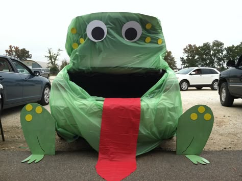 Halloween Car Decorations, Church Trunk, Trunk Or Treat Ideas, Fall Carnival, Treat Ideas, Trunk Or Treat, Theme Halloween, A Frog, Halloween Pictures