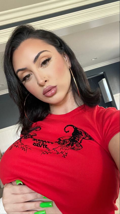 From @sahlt_ On Instagram #red Sahlt Alycia, Sahlt Instagram, Apple Gift Card, New Photo Download, Body Goals, Instagram Story