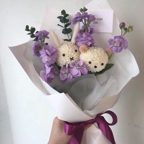 ℓιℓу вяσσкє 🔥 @blacktangledhrt Lavender Aesthetic, Boquette Flowers, Flowers Bouquet Gift, Beautiful Bouquet Of Flowers, Luxury Flowers, Bouquet Of Flowers, Purple And White, Purple Aesthetic, Beautiful Bouquet