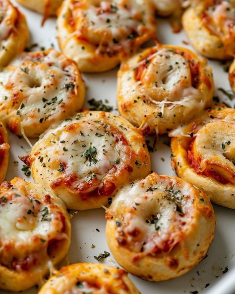 Pizza Roll Recipe, Mini Pizzas, Appetizers Easy Finger Food, Grilled Cheese Recipes, Pizza Recipes Homemade, Pizza Rolls, Delish Recipes, How To Cook Sausage, Best Appetizers