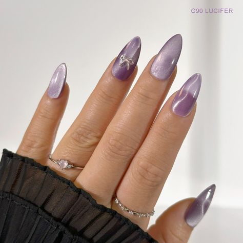 C90 Lucifer - Treat your nails like royalty with this luxurious shade of silky lilac purple. The Coquette Silk Cat Eye Collection comes with soft and dreamy neutral colors made with ultra fine magnetic particles that give these gel polishes that extra brilliance. Wear these gorgeous silky cat eye gels by themselves or layer it over other base colors and let your nails shine! Charme Gel Polish is a 3-step gel system that offers a highly pigmented, long lasting formula. It is gentle on natural nai Elegant Nails Cat Eye, Cat Eye Nails For Wedding, Magnetic Purple Nails, Purple Shade Nails, Classy Nails Purple, Lilac Nails Ideas, Purple Nail Art Simple, Lilac Cat Eye Nails, Purple Cateye Nail