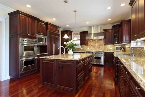 kitchen color schemes with cherry cabinets Massive Kitchen, Cherry Wood Kitchens, Kitchen Appliances Design, Brown Kitchen Cabinets, Cherry Kitchen, Black Appliances, Beautiful Kitchen Designs, Brown Cabinets, Kitchen Wall Colors