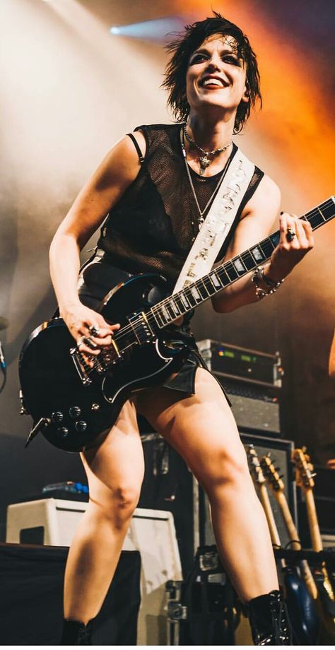 Lzzy Hale of Halestorm Izzy Hale, Lizzy Hale, Heavy Metal Movie, Chicas Punk Rock, Band Aesthetic, 1980’s Fashion, Rock Look, Concert Performance, Mayday Parade Lyrics