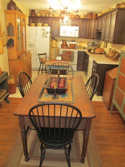 Primitive Home Decorating, Primitive Country Kitchen, Primative Decor, Colonial Kitchen, Primitive Kitchen Decor, Primitive Homes, Prim Decor, Country Kitchen Decor, Primitive Kitchen