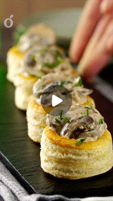 kiwilimón recipes on Instagram: "Creamy Mushroom Vol-au-vents The ideal no-fuss fancy food, these creamy mushroom vol-au-vents are the easy New Year’s Eve appetizer recipe you were looking for. 😉✨ Featuring an unbeatable mushroom and cream cheese filling, these savory pastries are the perfect party canapé that will surely impress your guests. 😌 Full recipe in bio #Kiwilimon #KiwilimonRecipes #FoodLover #NewYearsEveRecipe #NewYearsEveRecipes #NewYearsEve #NewYearsEveAppetizer #NewYearsEveAppetizers #Appetizer #Appetizers #MushroomVolAuVents #Mushroom #VolAuVents" Fancy Savory Appetizers, Mushroom Canapes Appetizer Recipes, Vol Au Vents Recipe, Starter Ideas Dinner Party, Vol Au Vent Fillings, Mushroom Canapes, Vol Au Vent Recipe, Mushroom And Cream Cheese, Mushroom Vol Au Vent