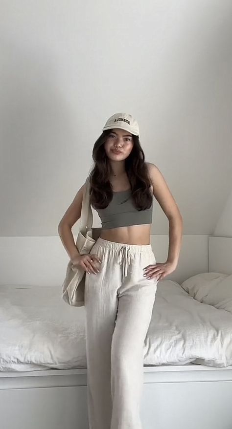 Aesthetic Summer College Outfits, How To Style Beige Linen Pants, Beige Linen Pants Outfit Summer Casual, Uni Fit Inspo Summer, Beige Linen Trousers Outfit, Beige Linen Pants Outfit, Beige Linen Pants, Linen Pants Outfit, College Outfits Summer