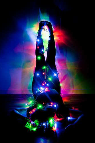 Christmas Lights Photoshoot, Fairy Light Photography, Christmas Light Photography, Pose Portrait, Light Shoot, Bouidor Photography, Holiday Photoshoot, Shotting Photo, Foto Tips