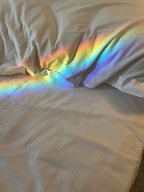 rainbow reflection on bed🧺 Rainbow Reflection Window, Rainbow Reflection Aesthetic, Rainbow Light Aesthetic, Archer Artwork, Spectrum Aesthetic, Rainbow Room Aesthetic, Healing Energy Art, Shine Aesthetic, Reflection Aesthetic