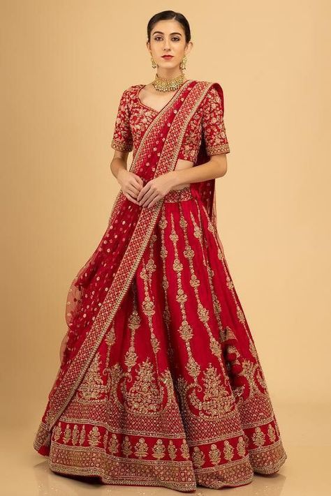 Indian Bridal Wear Red, Pakistani Bridal Dresses Online, Silk Bridal Lehenga, Bridal Lehenga Online, Indian Wedding Lehenga, Red Bridal Dress, Bridal Sarees South Indian, Wedding Lehenga Designs, Indian Bride Outfits