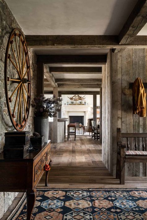 Step inside this inviting ranch house with cozy interiors in Montana California Ranch Interior Design, Montana Ranch House, Eclectic Western, Rustic Mountain Homes, Wall Entryway, Montana House, Western Interior, Ranch Cabin, Ranch Design